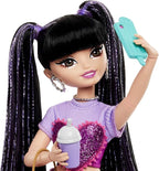 Barbie Dream Besties, Boneca Renee Apresentadora