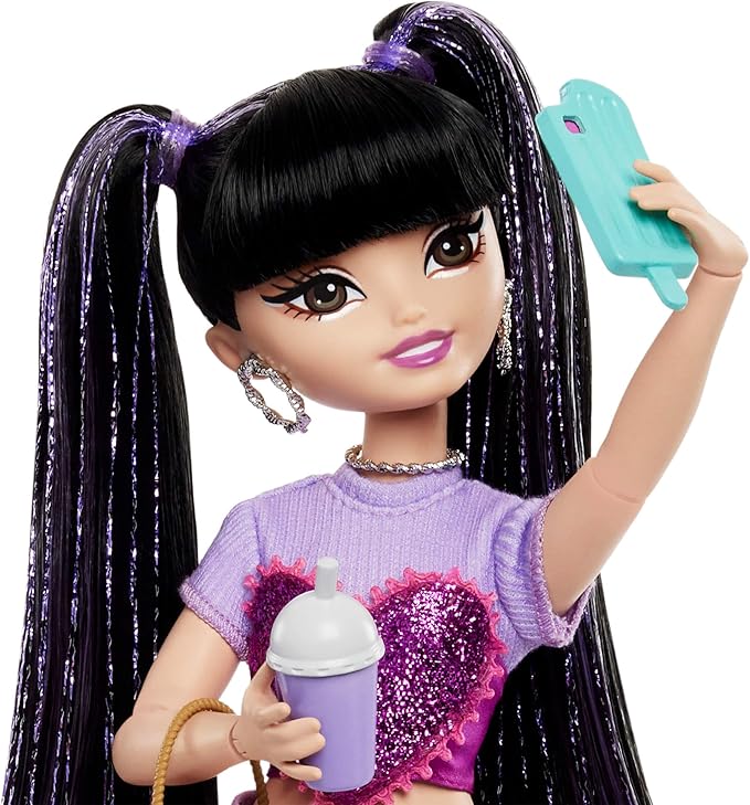 Barbie Dream Besties, Boneca Renee Apresentadora