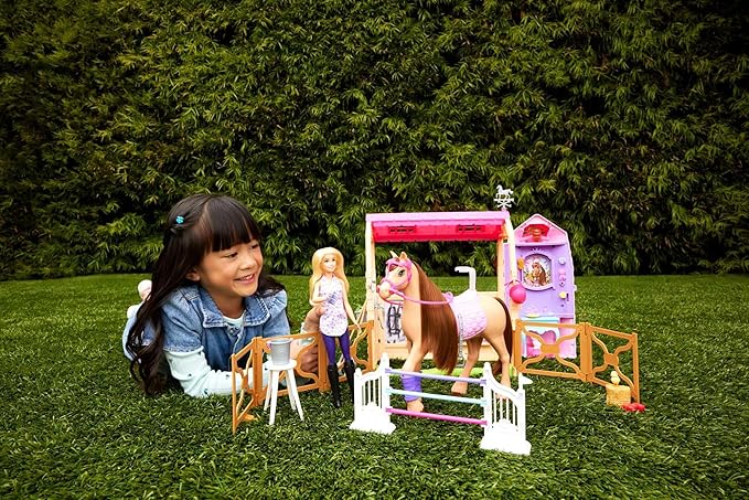 Barbie, Conjunto de Brinquedo Estábulo dos Sonhos com Boneca, Cavalo e +25 Acessórios