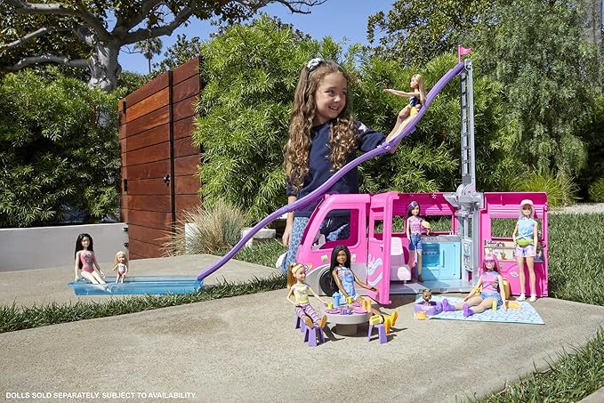 Barbie Estate Conjunto de Brinquedo Trailer dos Sonhos com 7 áreas de brincadeiras e mais de 60 peças