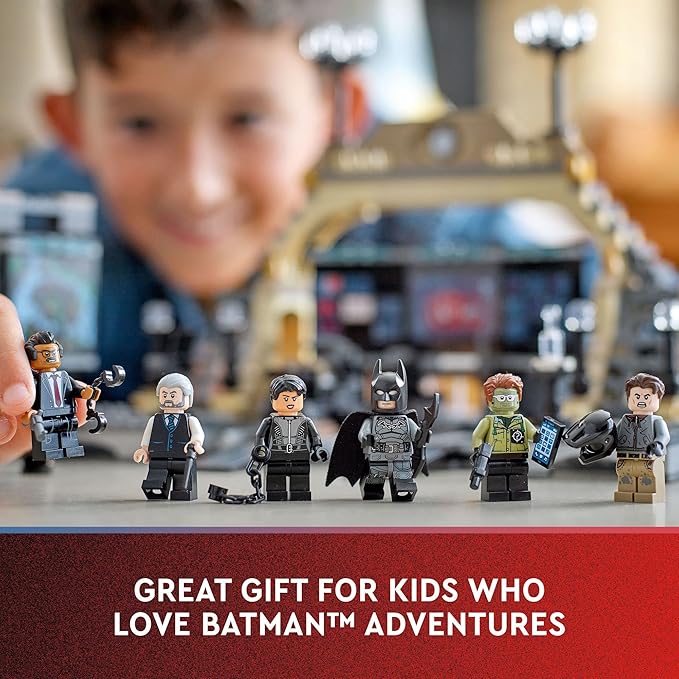 LEGO DC Batman Batcaverna: O Confronto Kit Incrível 581 Peças