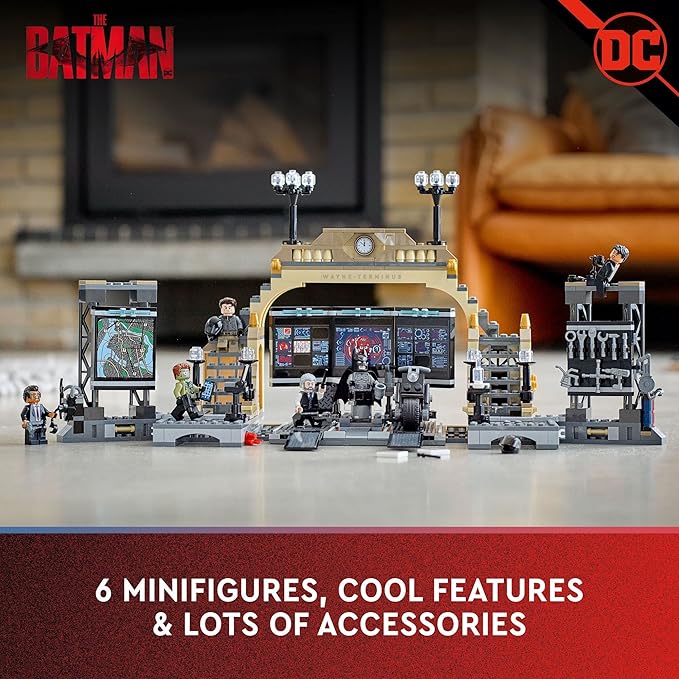 LEGO DC Batman Batcaverna: O Confronto Kit Incrível 581 Peças