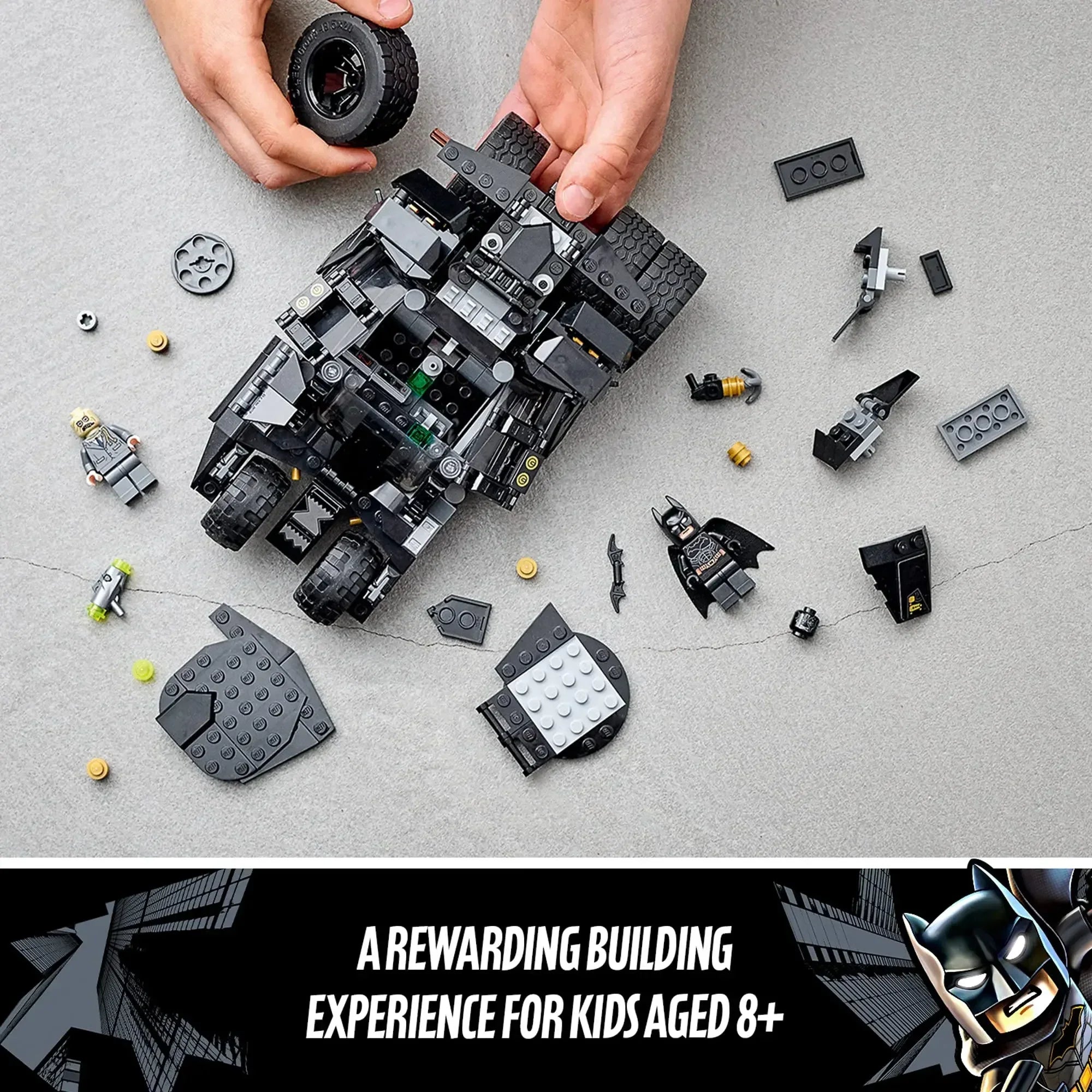 LEGO DC Batman Batmobile Tumbler: Confronto do Espantalho 422 peças